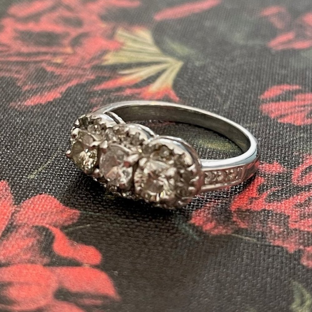 Antique 18kt White Gold 3 Stone Diamond Ring 1.25tcw - Picture 2 of 8